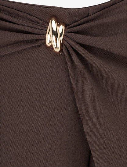 Pantalon ample à pan et bijou métallique - Marron - 3