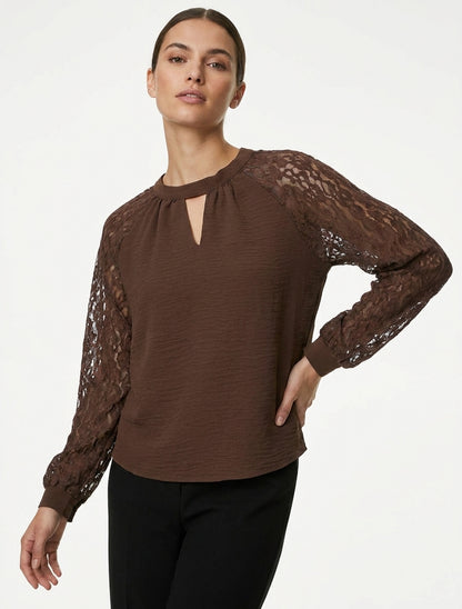 Top in pizzo con maniche raglan e collo traforato - Marrone