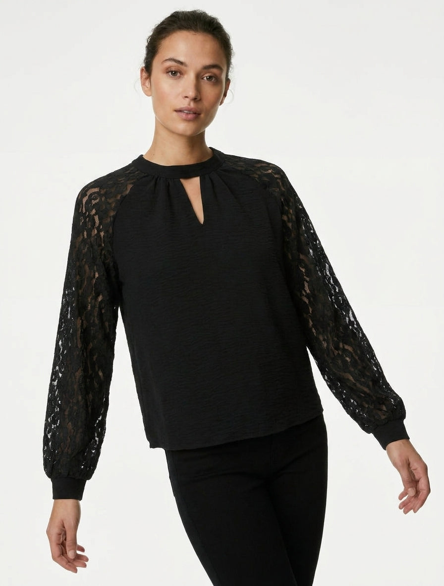 Top in pizzo con maniche raglan e collo traforato - Nero
