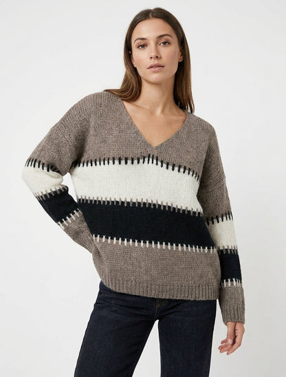 Maglione ampio con scollo a V e righe stilizzate. - Talpa