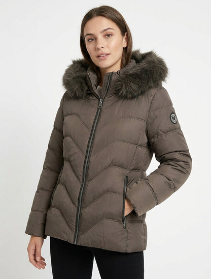 Piumino con cappuccio removibile ornato di pelliccia con patch strassato. - Talpa scuro