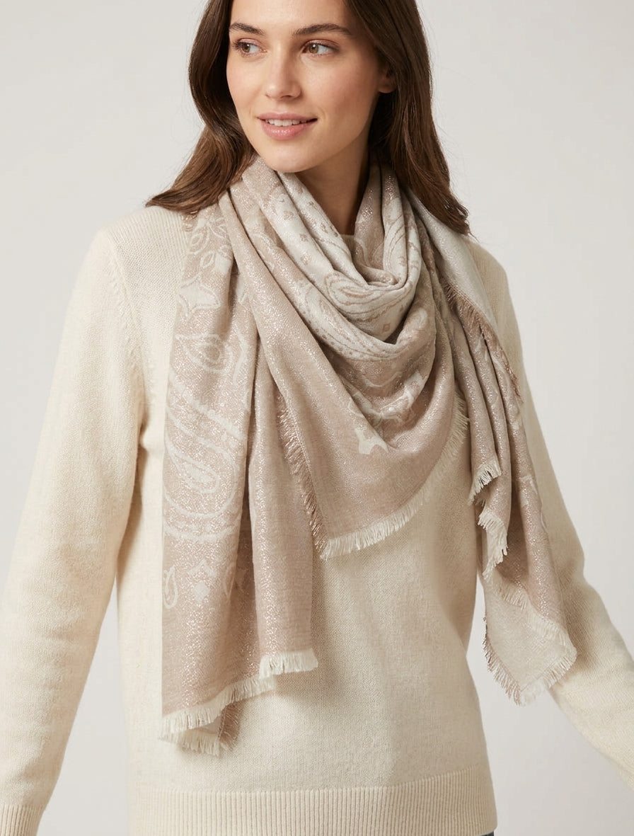 Sciarpa rettangolare iridescente con motivo cachemire. - Beige