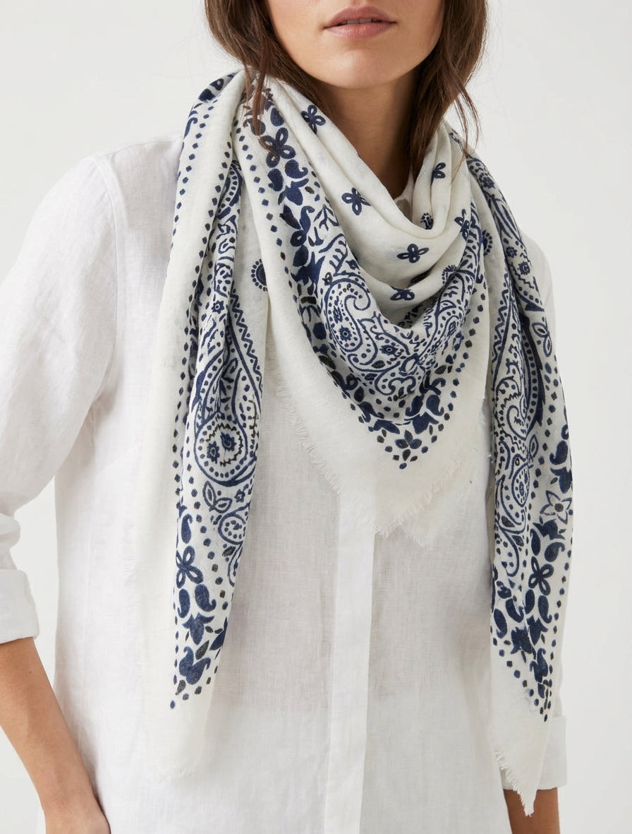Sciarpa stampata paisley con bordi sfrangiati - Bianco