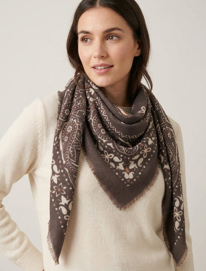 Sciarpa stampata paisley con bordi sfrangiati - Marrone
