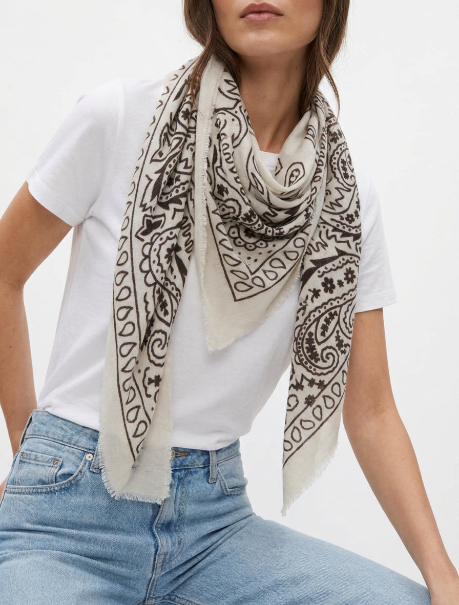Sciarpa stampata paisley con bordi sfrangiati - Beige
