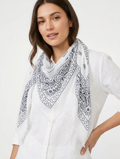 Sciarpa stampata paisley con bordi sfrangiati - Bianco