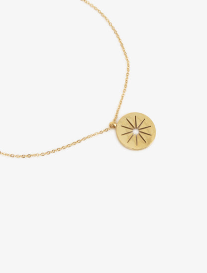 Collier à pendentif rond motif soleil ajouré - Or - 2