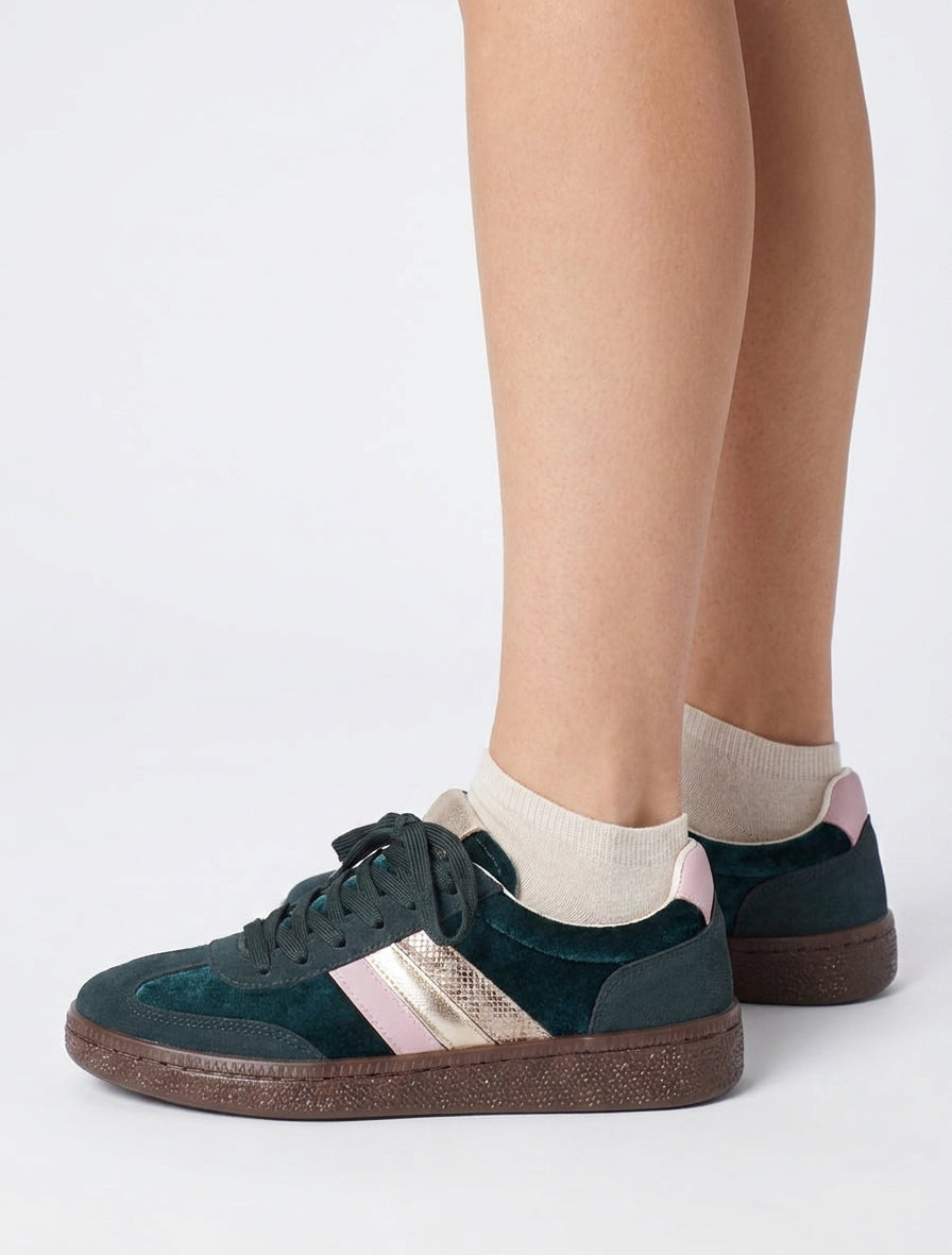 Sneakers con inserti in velluto e suola testurizzata. - Verde abete