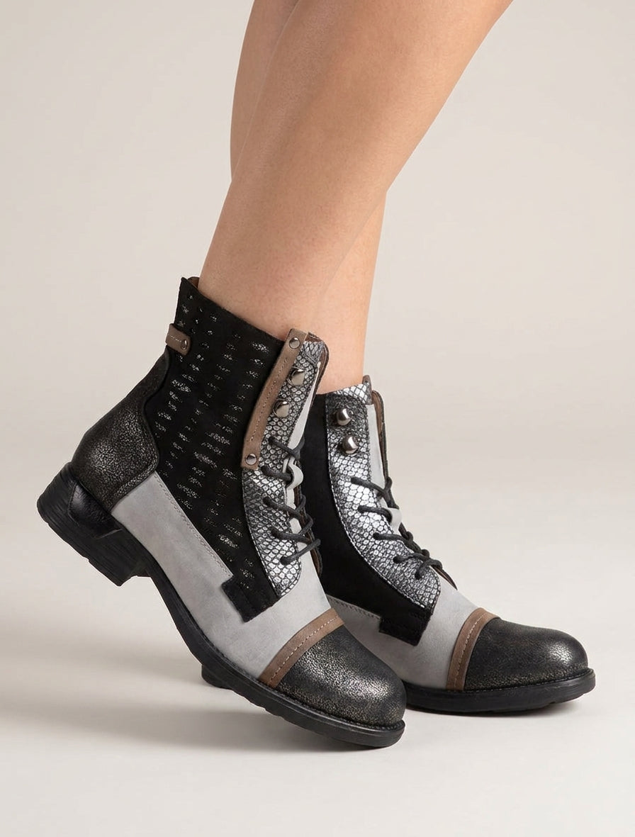 Stivaletti stringati iridescenti con perforazioni - Nero