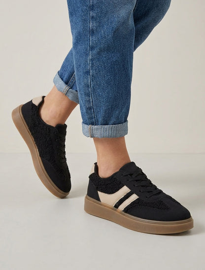 Sneakers con inserti effetto bouclé - Nero