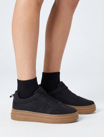 Sneakers con inserti in mesh ed effetto nabuk - Nero