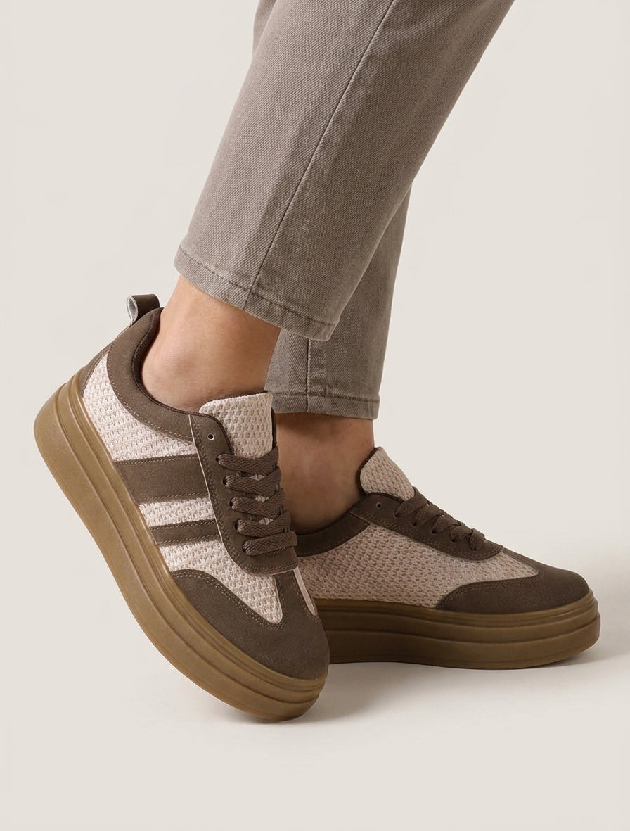 Sneakers con inserti in mesh ed effetto nabuk - Marrone