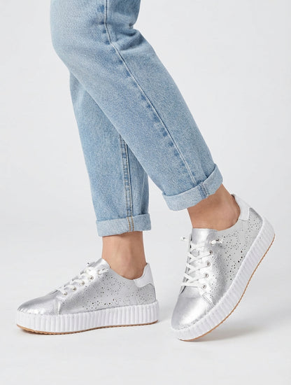 Sneakers morbide con motivi traforati - Argento
