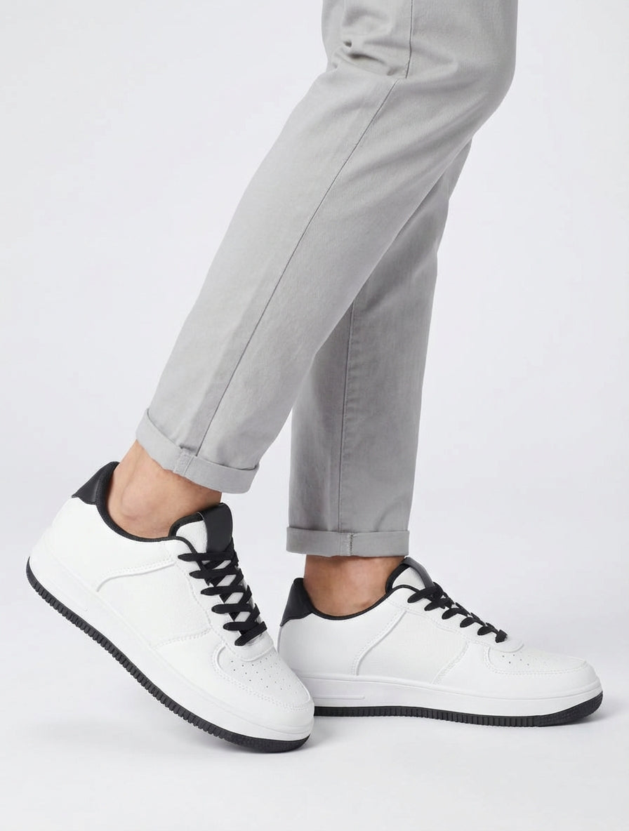 Sneakers con rinforzo a contrasto - Nero