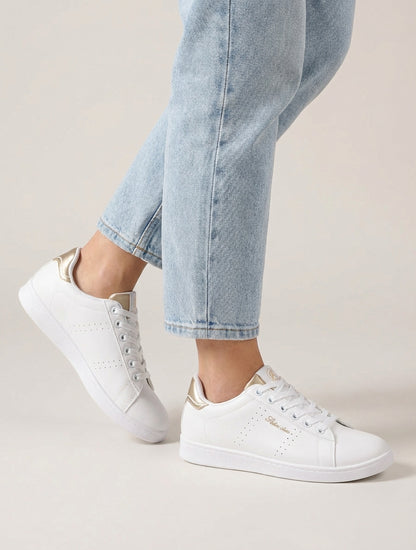 Sneakers in similpelle con iscrizione ricamata - Oro