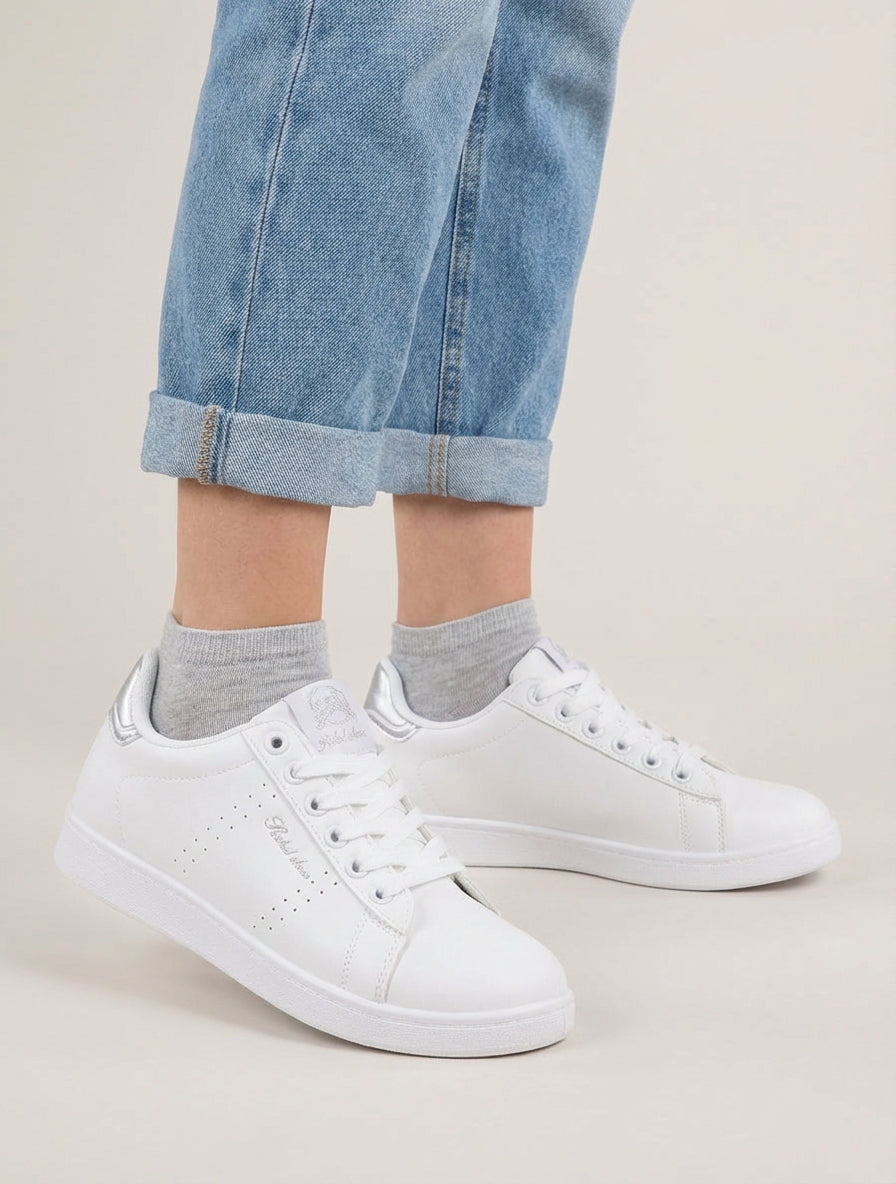 Sneakers in similpelle con iscrizione ricamata - Argento