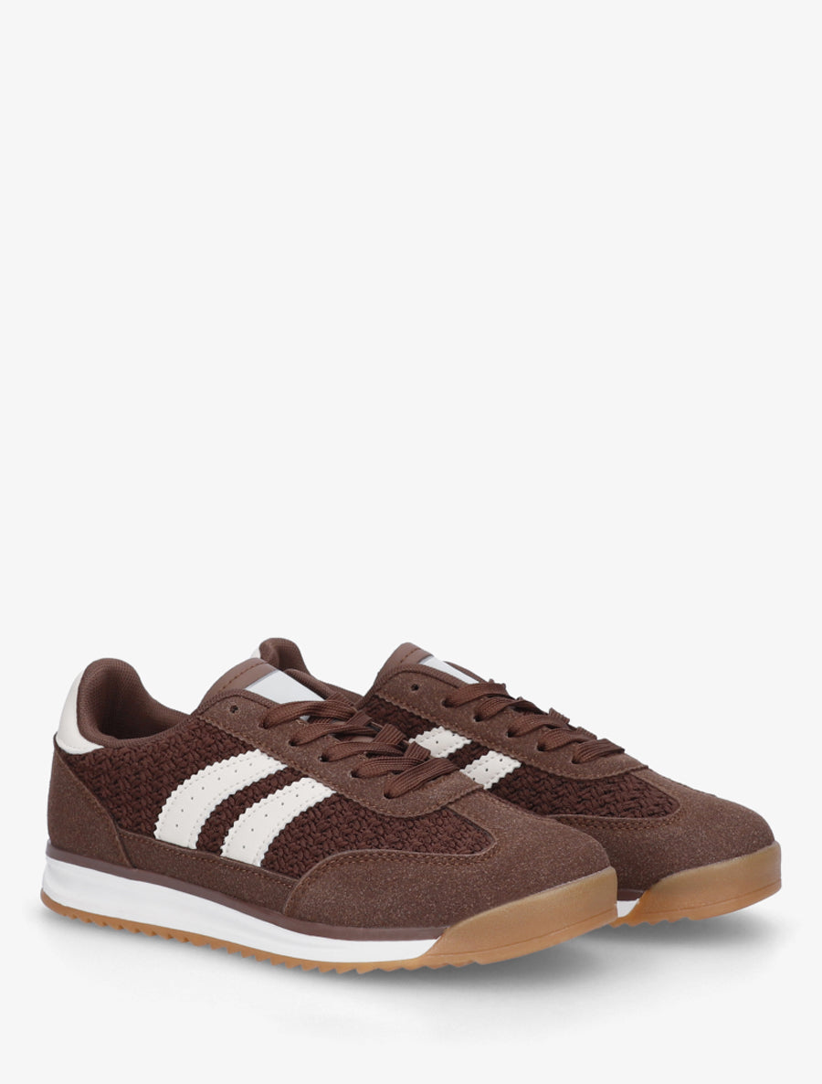 Sneakers piatte con fasce e rinforzo a contrasto. - Marrone
