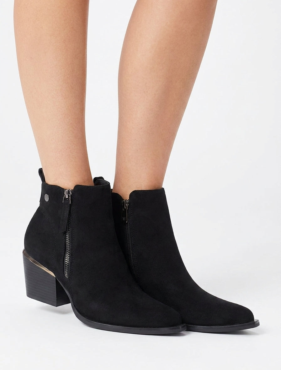 Stivaletti in camoscio sintetico con zip decorativa e punte appuntite. - Nero