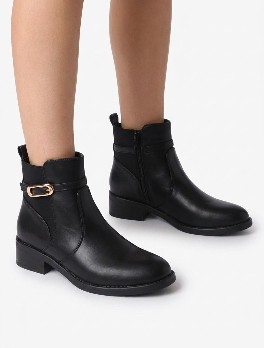 Stivaletti elasticizzati in similpelle con fibbia - Nero