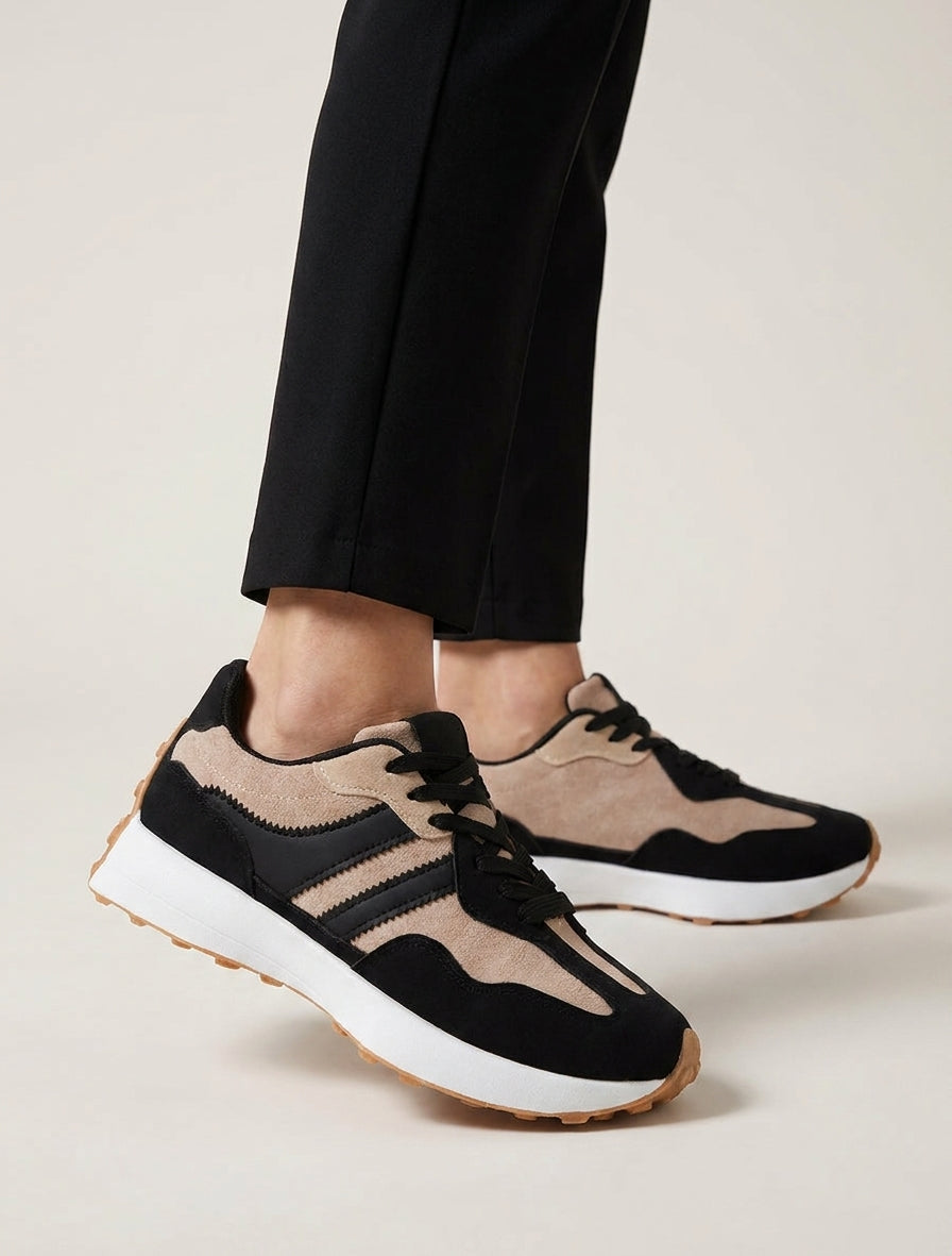 Sneakers effetto nabuk con bande a contrasto. - Nero