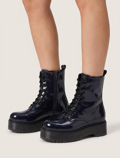 Stivaletti alti verniciati con lacci - Blu notte