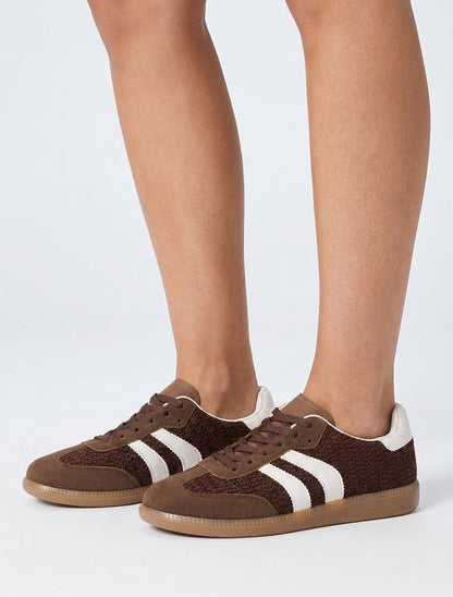 Sneakers in maglia e fasce a contrasto - Marrone