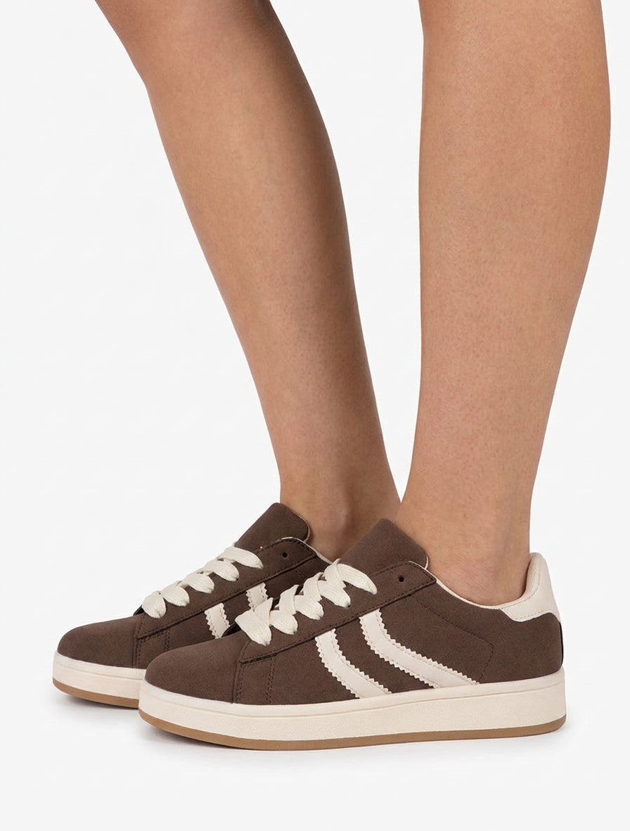 Sneakers effetto nabuk con bande dentellate - Marrone