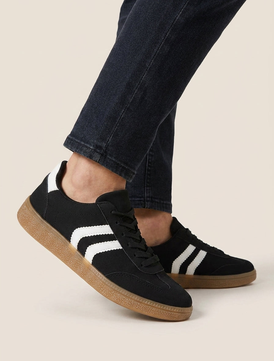 Sneakers effetto nabuk con suola in gomma - Nero