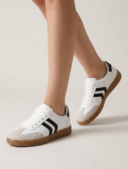 Sneakers effetto nabuk con suola in gomma - Bianco