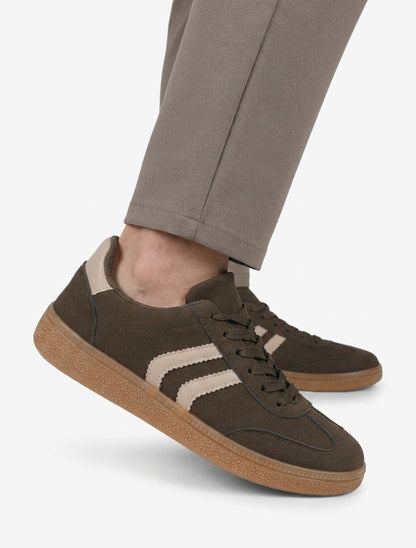 Sneakers effetto nabuk con suola in gomma - Cachi