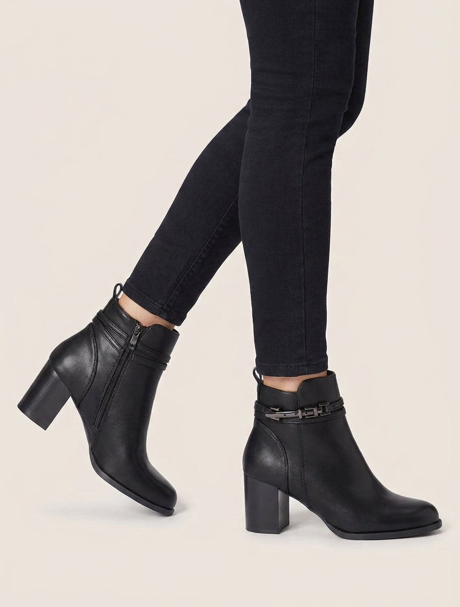 Stivaletti classici in similpelle. - Nero