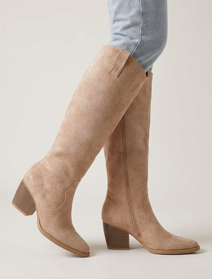 Stivaletti in camoscio a punta. - Beige
