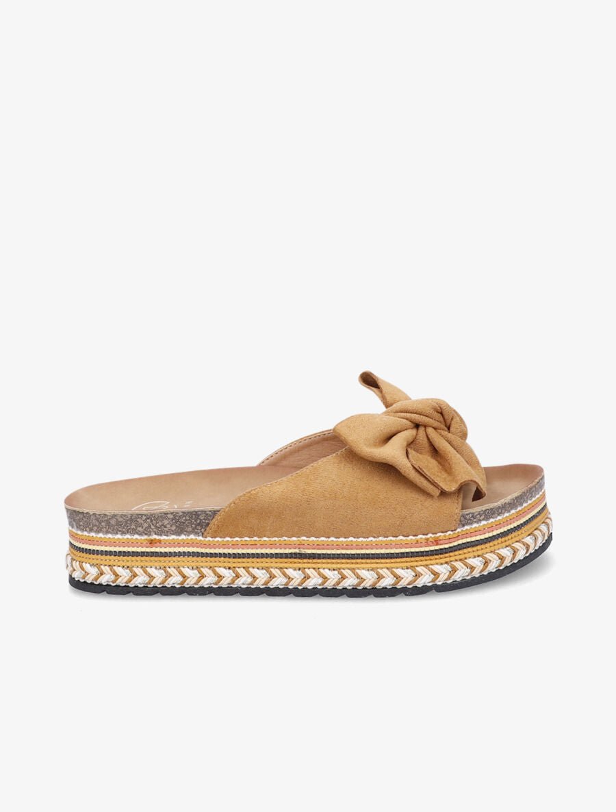 Claquettes en suédine à noeud et semelle stylisée - Camel - 5