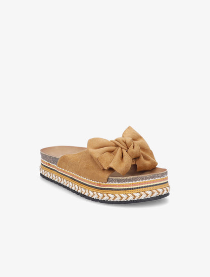 Claquettes en suédine à noeud et semelle stylisée - Camel - 2