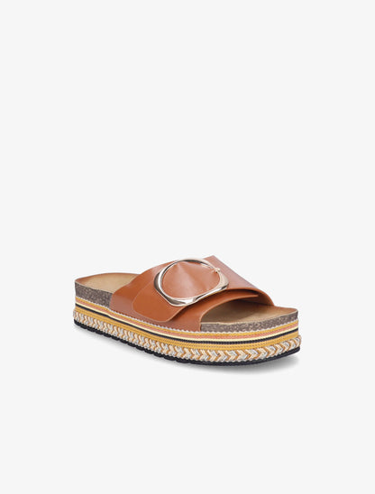 Claquettes à boucle et semelle stylisée - Camel - 2