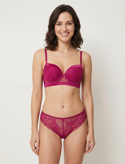 Set di reggiseno e perizoma traforato con dettaglio satinato. - Fucsia